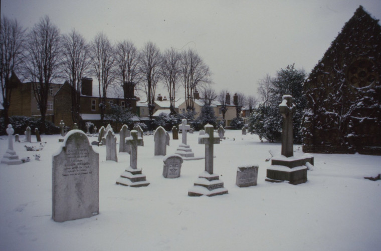 Westcliff North Road Burial Ground Snow 1987 Copyright: Roger Payne