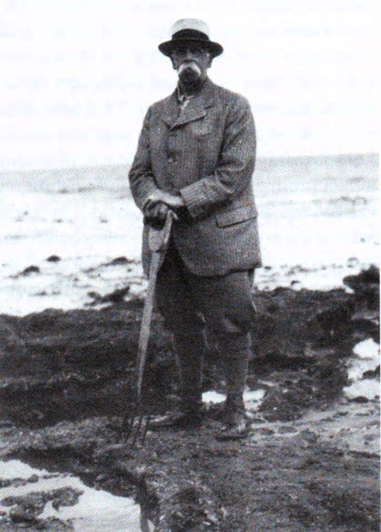 Samuel Hazzledine Warren digging on Clacton Beach Copyright: William George