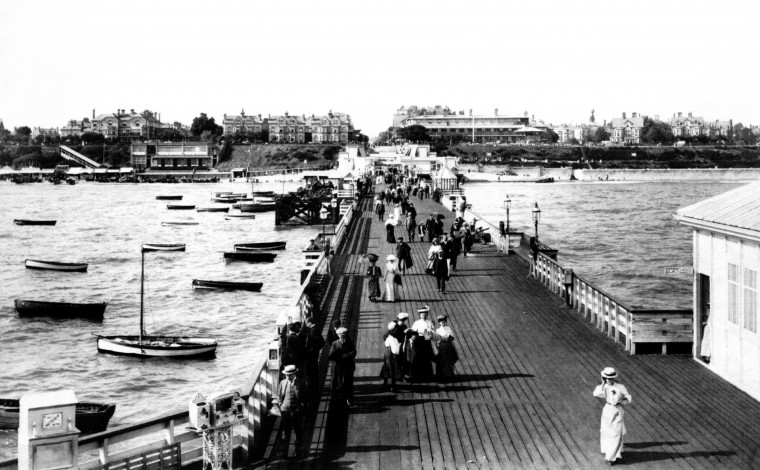 Clacton on Sea The Pier 1907 Francis Frith Post Card Copyright: William George