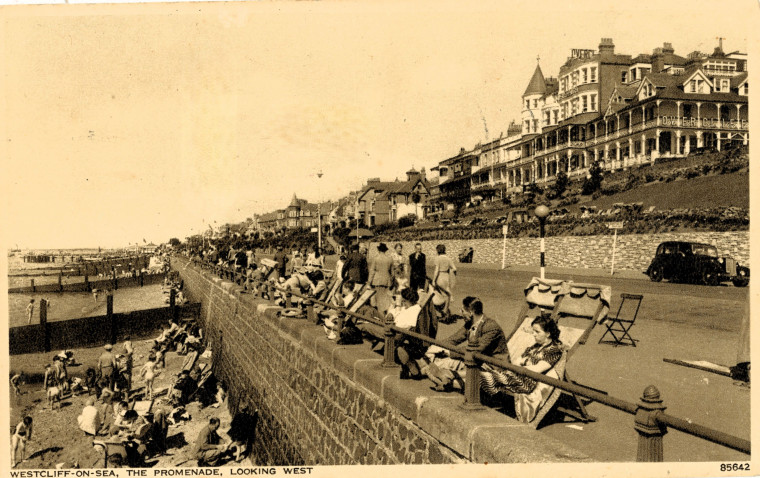 Westcliff on Sea Cliff Promenade alooking west post card Copyright: William George