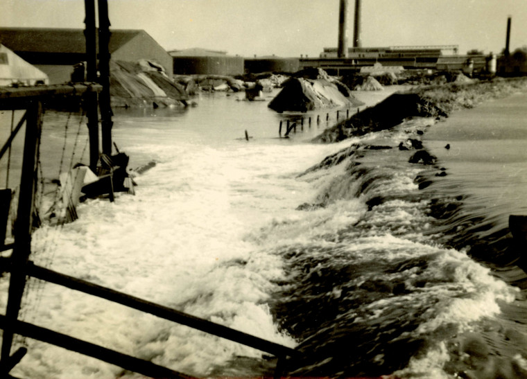 Purfleet breach in seawall Thames Board Mills 01021953 Copyright: Photograph