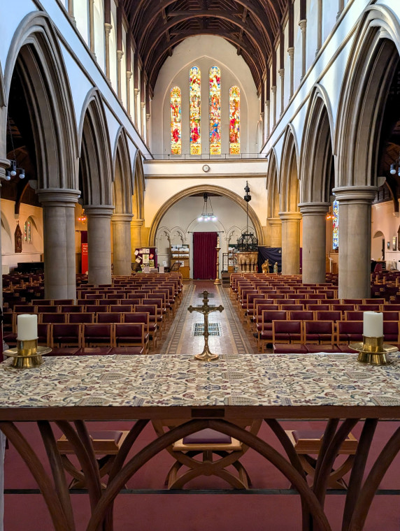 Brentwood St Thomas Church Interior look westwards Copyright: William George 2 January 2025