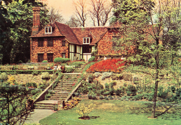 Southend Southchurch Hall Colour Post card Copyright: William George
