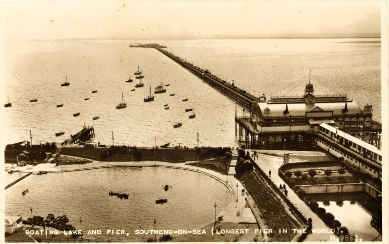 Southend Boating Lake and Pier Post Card Copyright: William George