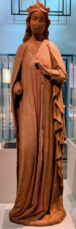 Eleanor of Castile Statue 1291 to 1294 replica Copyright: Victoria and Albert Museum