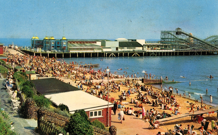 Clacton Beach and Pier Colour Post Card Copyright: William George