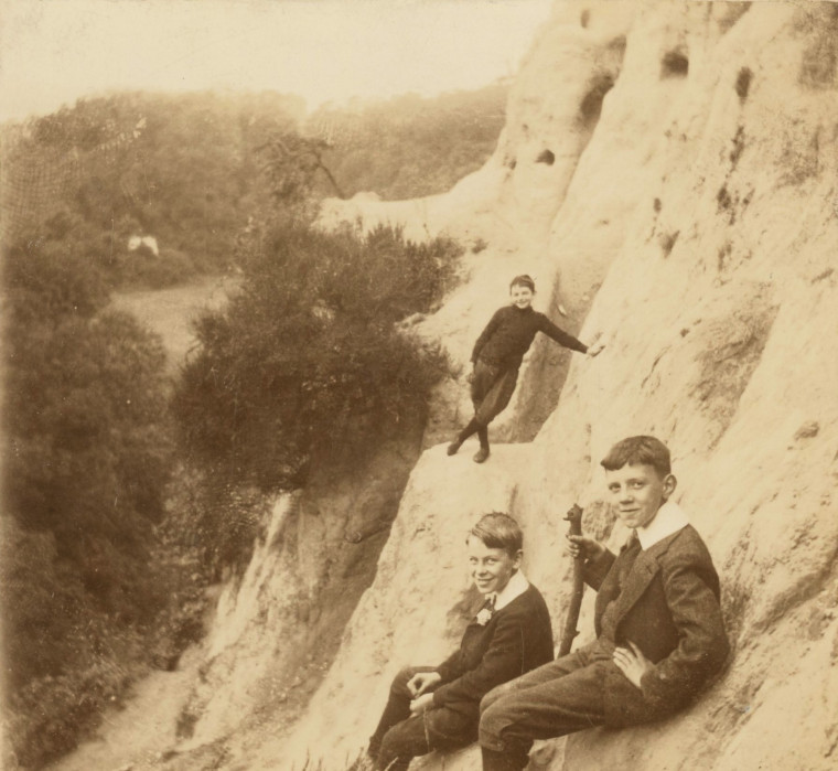 Purfleet Botany Pit Photograph with boys playing 1913 Copyright: William George